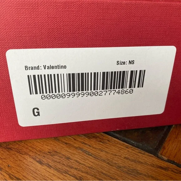 Brand new, never worn ladies Valentino sunglasses. - Picture 2 of 12